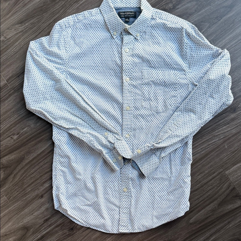 Banana Republic White and Blue Geometric Shirt
